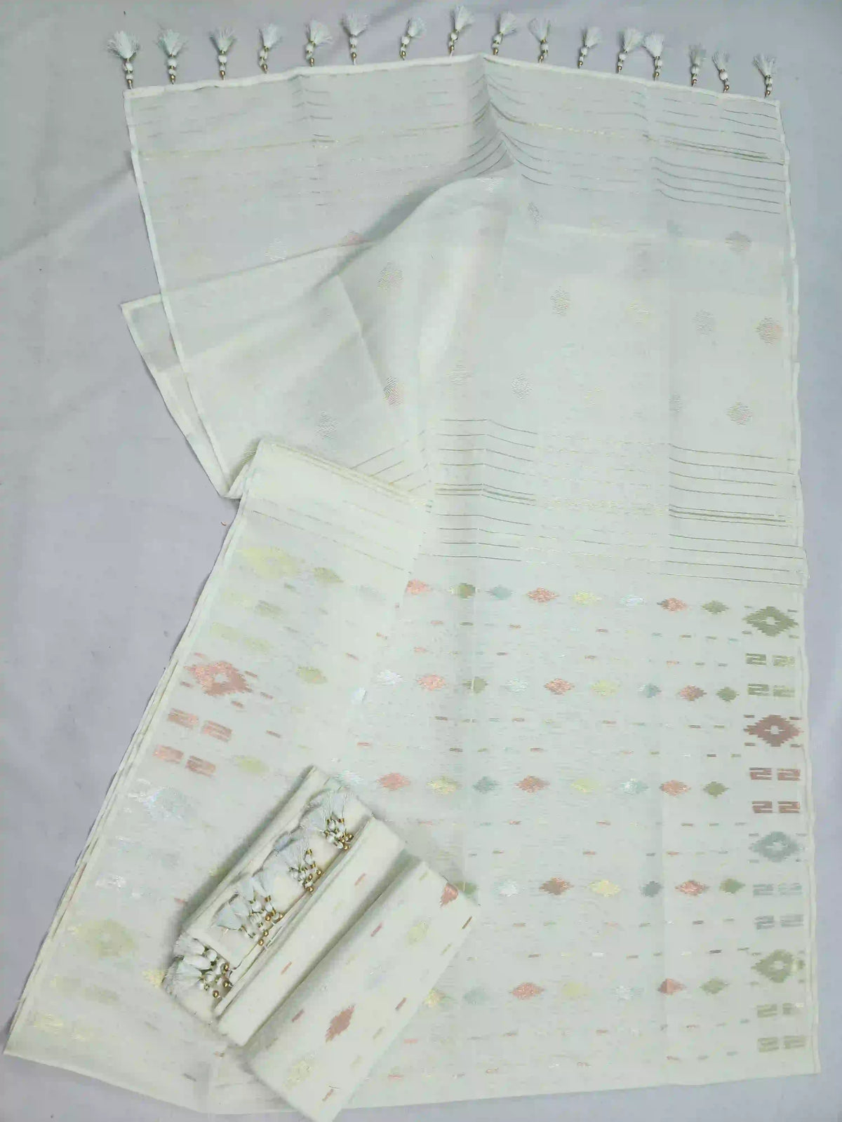 white Jamdani With Blouse And Tarcel