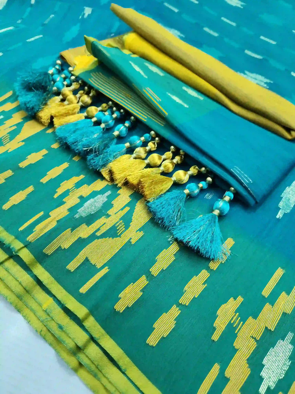 Seagreen Yellow Jamdani With Blouse And Tarcel