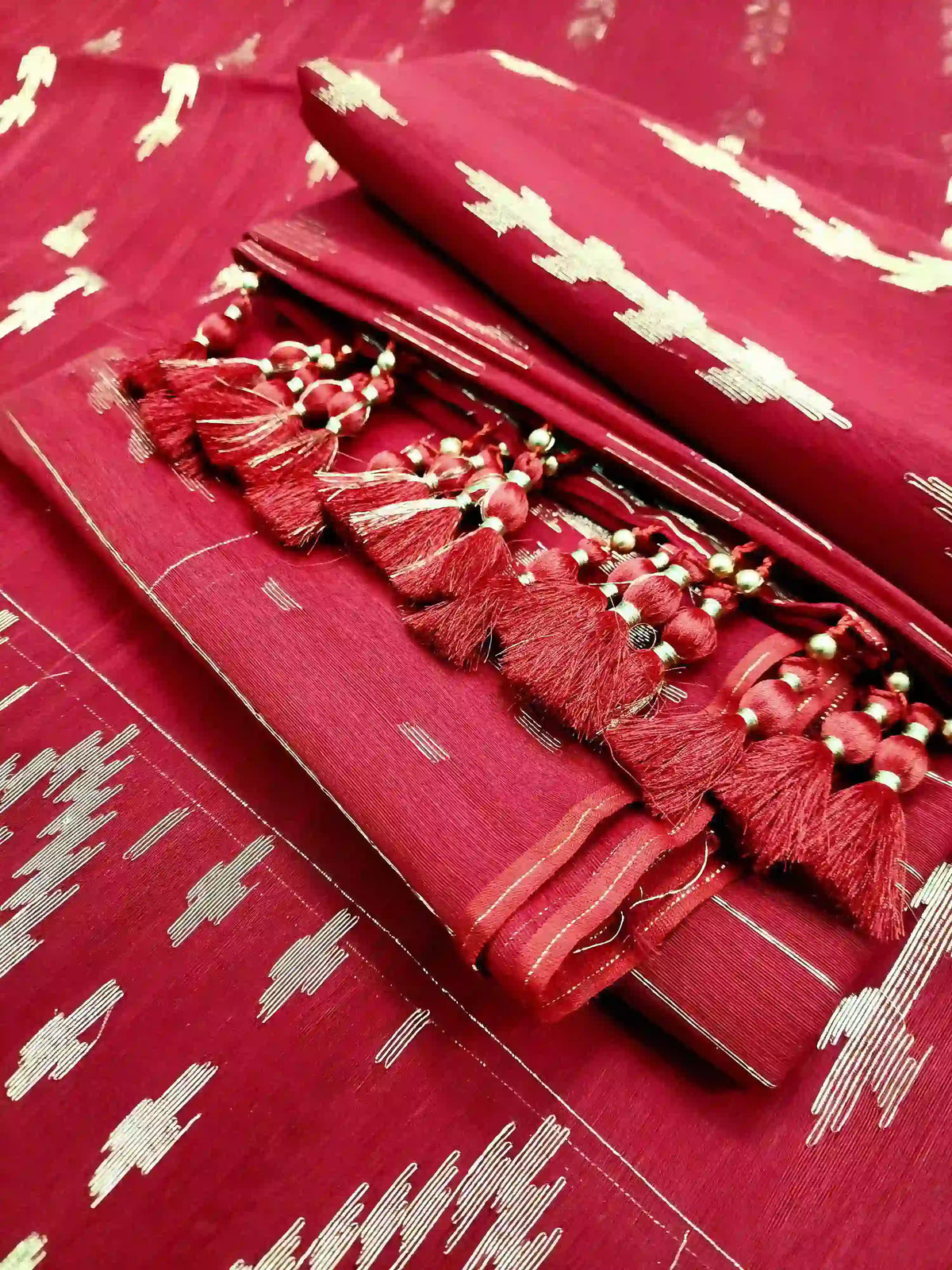 Red  Jamdani With Blouse And Tarcel