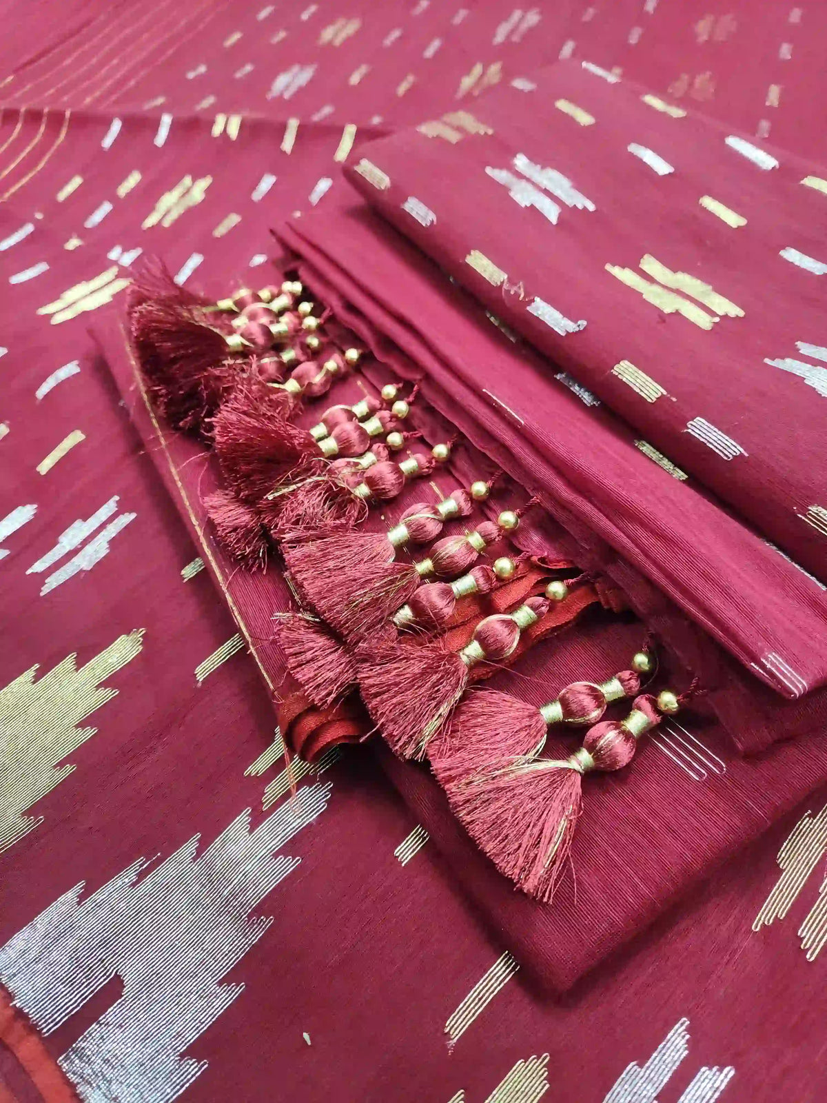 Maroon Jamdani With Blouse And Tarcel