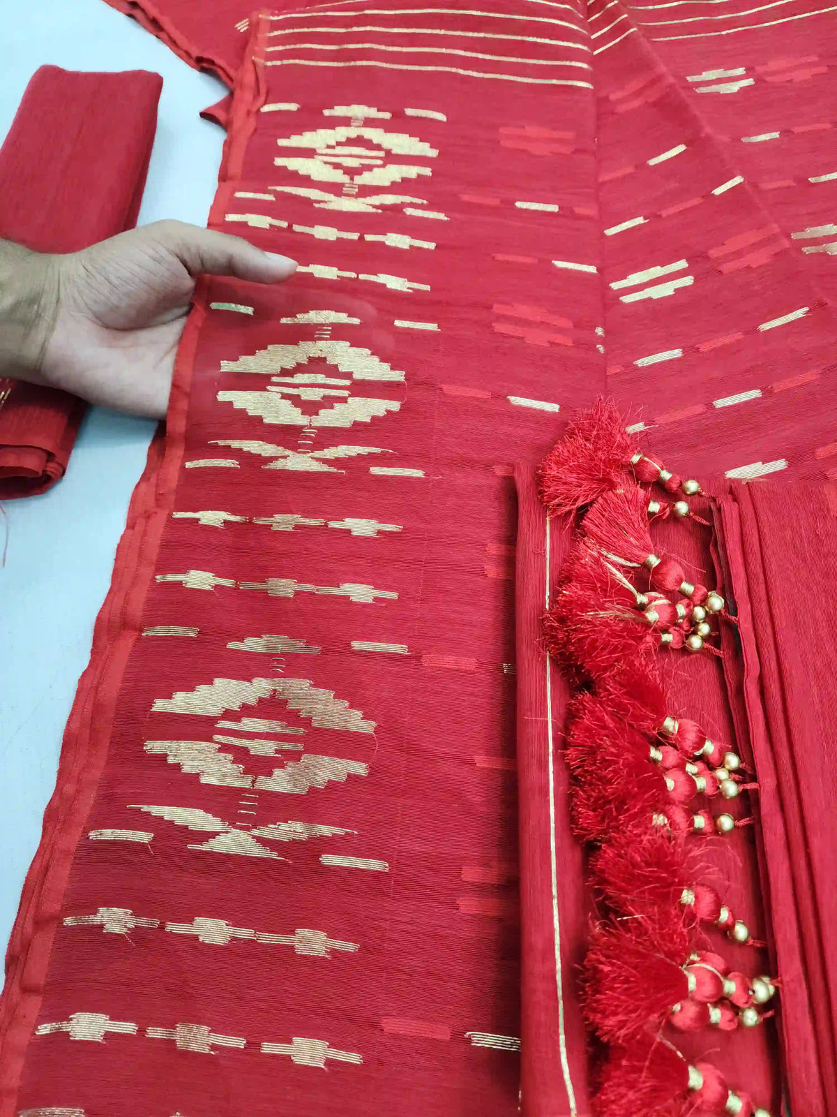 Red  Jamdani With Blouse And Tarcel
